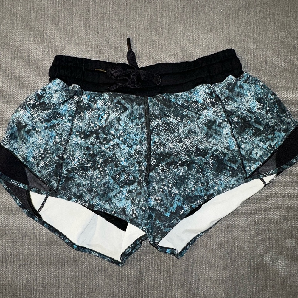 Lululemon 2.5” shorts
